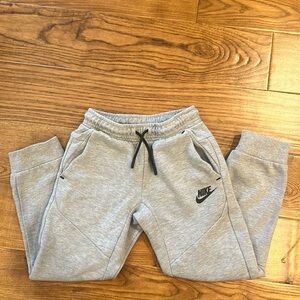 Nike tech sweats kids boys size 7 grey joggers